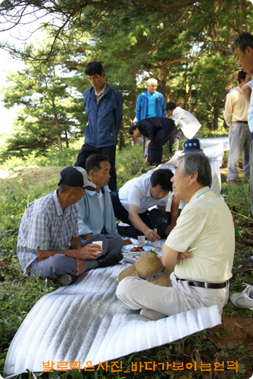 어랫만에 모이셔서 두런두런 말씀도 나누식