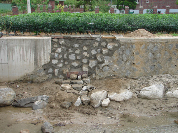 최종 모습을 들어낸 계단입니다 마르지 않아서 그렇지 정말 잘되었어요