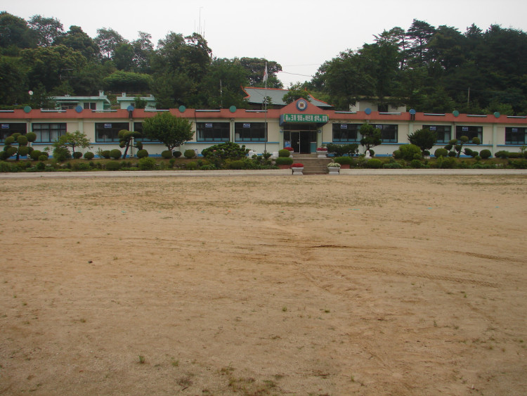 이번에는 송양초등학교 운동장을 손볼 생각입니다 공사전 너무도 넓다