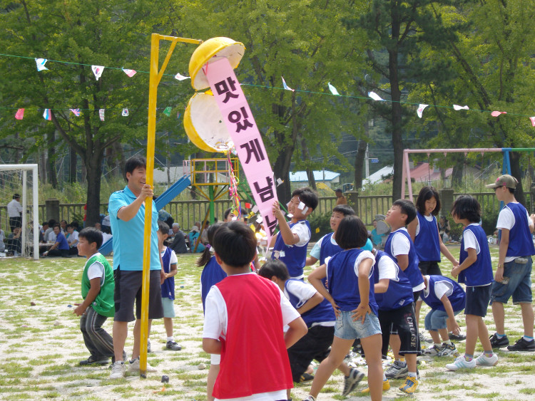 푸른 잔디에서 즐거운 점심 시간도 있었구요
