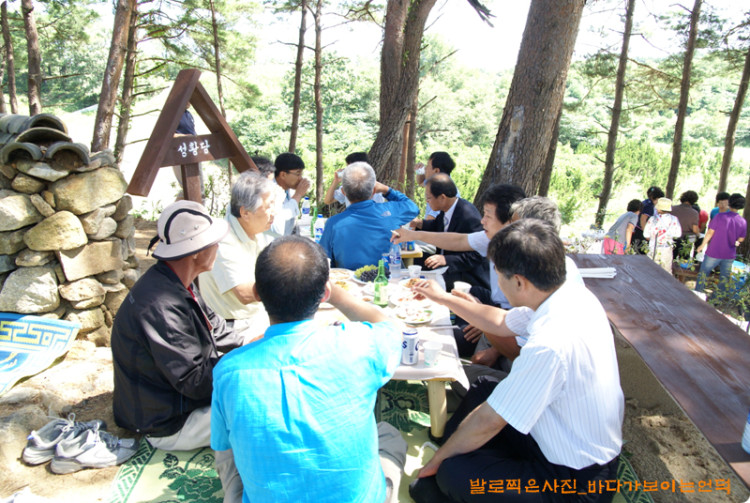 성황당 앞에도 상이 차려졌습니다. 