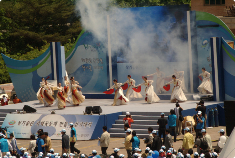 준비한 다양한 공연도 보았습니다. 