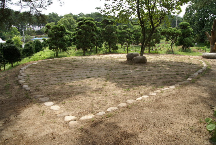 하트모양으로 잔디도 심고