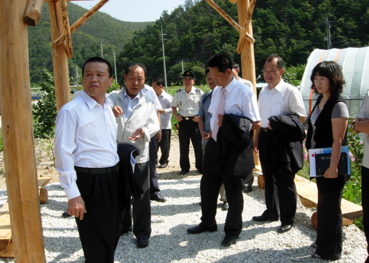 소원의 길 파고라에 모이신 강릉시의원님과 각 기관 단체장