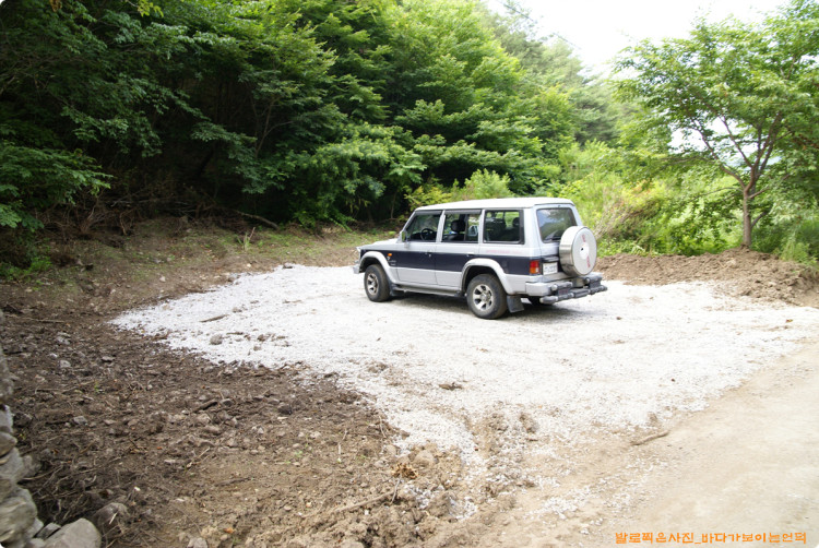 주차할 수 있는 공간도 만들었습니다. 