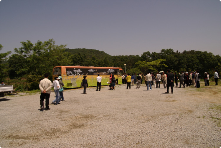 아이들 쉼터겸 도서관도 둘러보았습니다. 120만원으로 만든 도서관이랍니다.