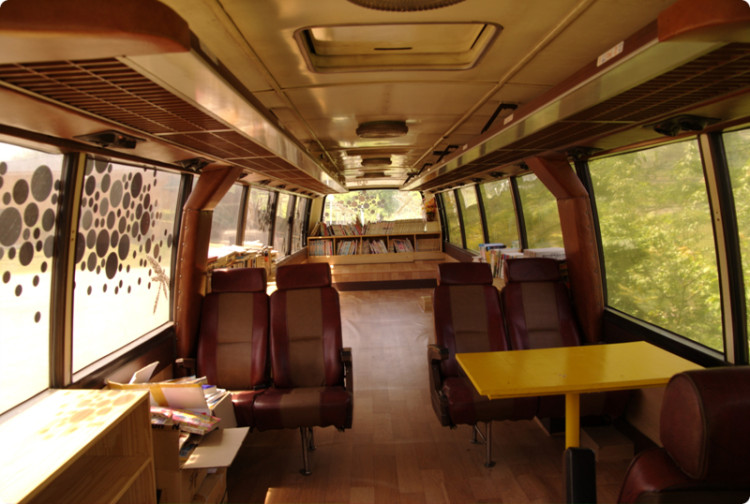 버스가 전혀 다른 모습으로 변해있네요 달리지는 못한다는군요