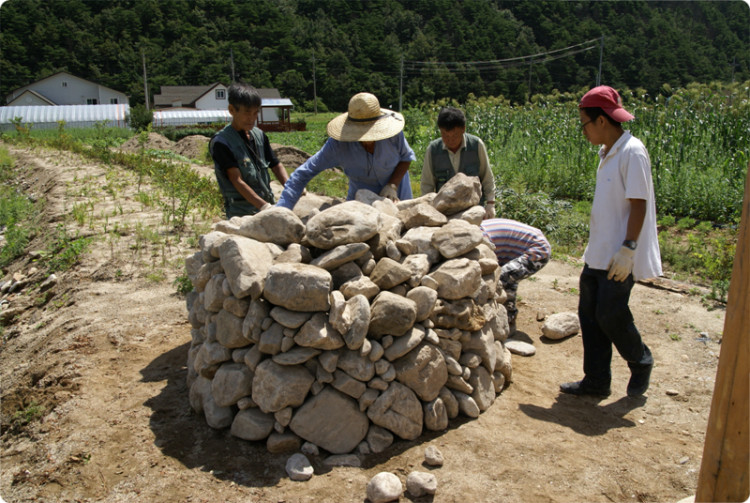 소원 돌탑이 만들어지고 있습니다.  몇번 쓰러져서 새로만들고 있다는 ~~