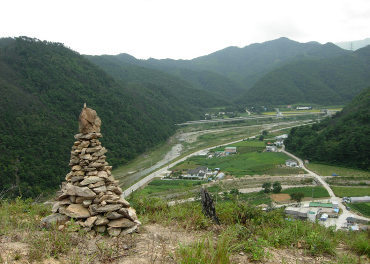 깍바지골에서 바라 본 마을 전경