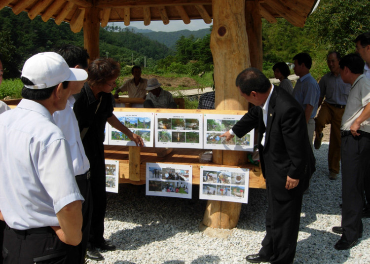 그동안 사업진행 과정을 사진으로 전시