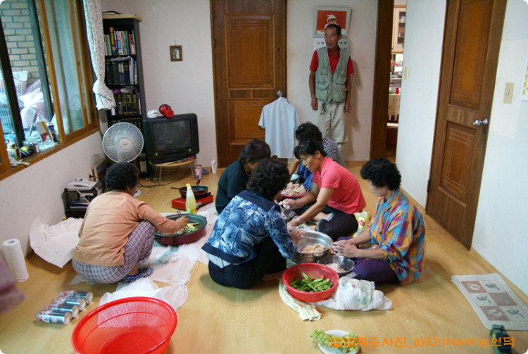 행사음식을 준비하시는 어머니들(9월 2일)